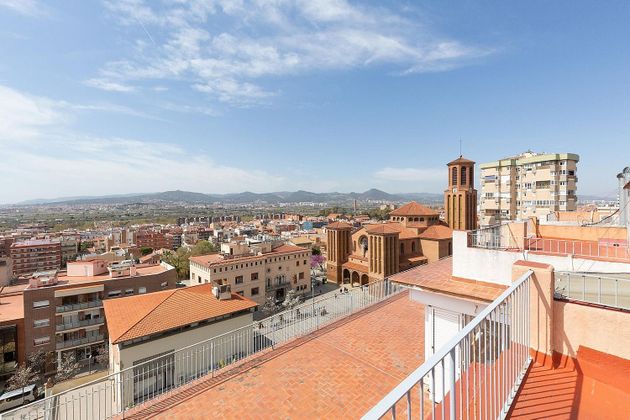 Foto 2 de Àtic en venda a Centre - Cornellà de Llobregat de 6 habitacions amb terrassa i aire acondicionat
