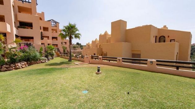 Foto 2 de Piso en venta en edificio Zira de 3 habitaciones con terraza y piscina
