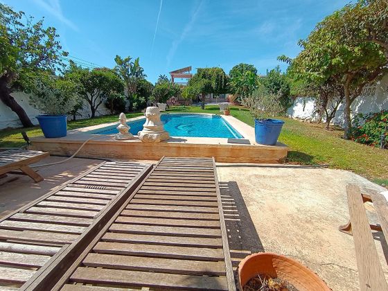 Foto 2 de Venta de chalet en Montemar de 8 habitaciones con terraza y piscina