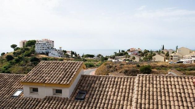 Foto 1 de Casa adossada en venda a Zona el Higuerón de 3 habitacions amb terrassa i piscina