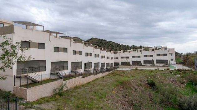 Foto 2 de Casa en venta en urbanización El Cortijuelo de 3 habitaciones con terraza y piscina