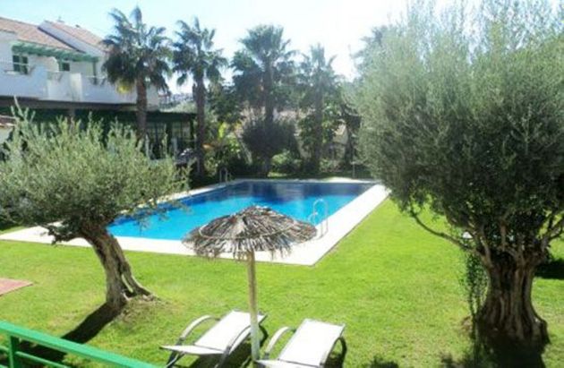 Foto 1 de Pis en venda a Manilva de 2 habitacions amb terrassa i piscina