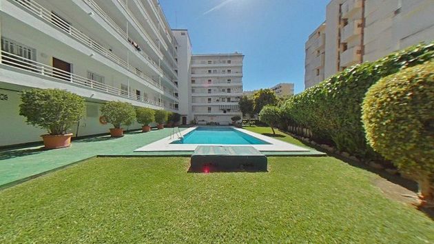 Foto 2 de Venta de piso en Playa de la Fontanilla de 2 habitaciones con terraza y piscina