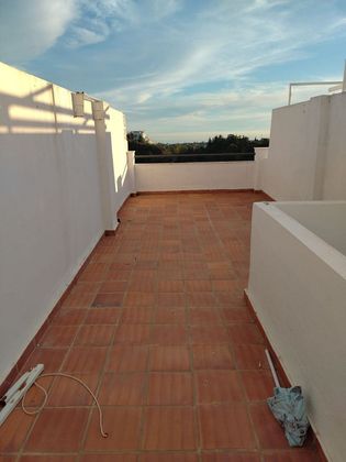 Foto 2 de Venta de piso en El Padrón - El Velerín - Voladilla de 1 habitación con terraza y piscina