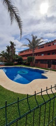 Foto 1 de Piso en venta en urbanización Marina de Casares de 2 habitaciones con terraza y piscina