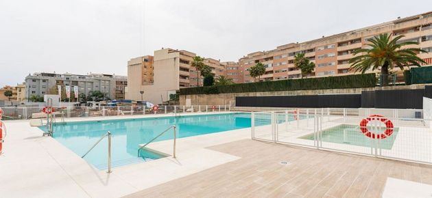 Foto 2 de Piso en venta en avenida María Zambrano de 2 habitaciones con terraza y piscina