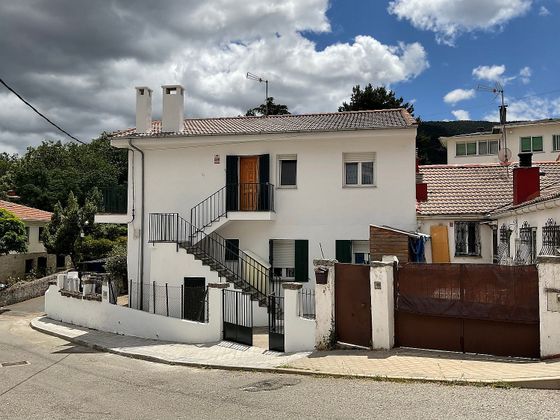 Foto 1 de Chalet en venta en El Espinar pueblo de 6 habitaciones con terraza y piscina