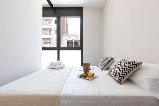 Foto 2 de Alquiler de estudio en Vila de Gràcia con aire acondicionado y calefacción