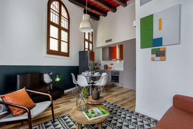 Foto 1 de Alquiler de dúplex en Sant Pere, Santa Caterina i la Ribera de 2 habitaciones con muebles y aire acondicionado