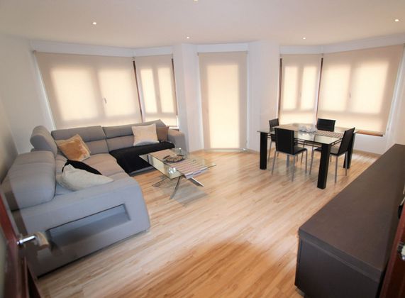 Foto 2 de Pis en venda a Son Armadans de 4 habitacions amb mobles i balcó