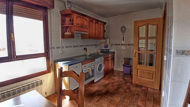 Foto 2 de Casa adossada en venda a Samaniego de 4 habitacions amb terrassa i garatge