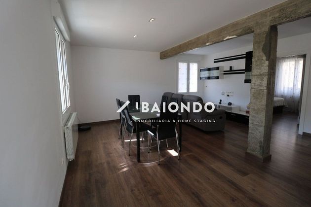 Foto 2 de Venta de piso en Eibar de 2 habitaciones con aire acondicionado y calefacción