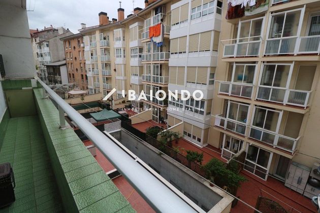 Foto 1 de Venta de piso en Eibar de 4 habitaciones con balcón y aire acondicionado