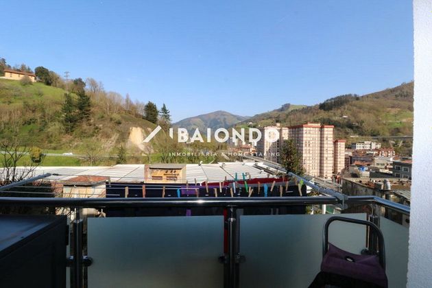Foto 2 de Pis en venda a Eibar de 2 habitacions amb balcó