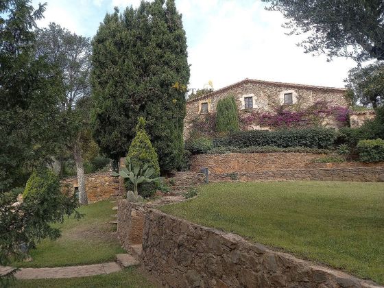 Foto 2 de Casa rural en venta en Vall-Llobrega de 7 habitaciones con piscina y garaje