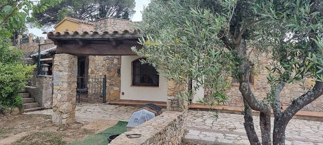 Foto 2 de Venta de casa rural en Llafranc - Tamariu de 4 habitaciones con terraza y piscina