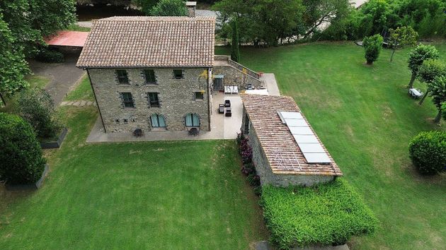 Foto 2 de Casa rural en venda a Sant Joan les Fonts de 3 habitacions amb piscina i calefacció