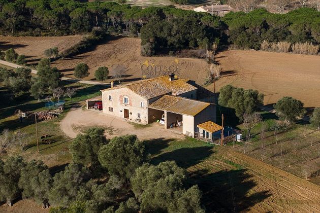 Foto 2 de Casa rural en venda a Golf Costa Brava - Bufaganyes de 7 habitacions amb garatge i jardí