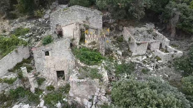 Foto 1 de Casa rural en venda a Sant Llorenç de la Muga de 3 habitacions amb jardí