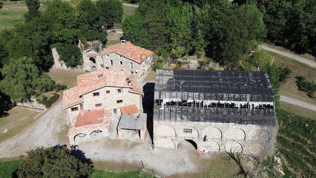 Foto 1 de Casa rural en venta en Sant Joan de les Abadesses de 12 habitaciones con jardín