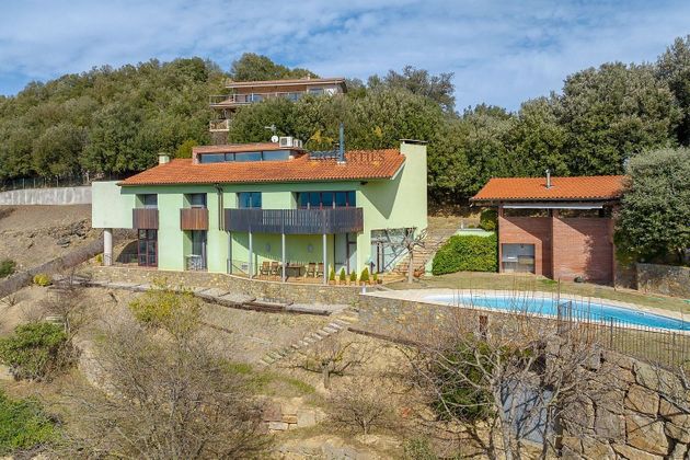Foto 2 de Casa rural en venda a Sant Joan les Fonts de 4 habitacions amb terrassa i piscina