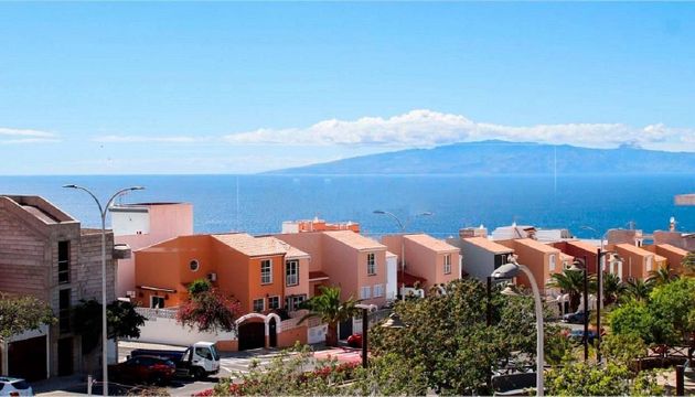 Foto 1 de Chalet en venta en Playa de San Juan de 3 habitaciones con terraza y balcón