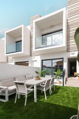 Foto 1 de Venta de casa adosada en El Médano de 2 habitaciones con terraza y piscina
