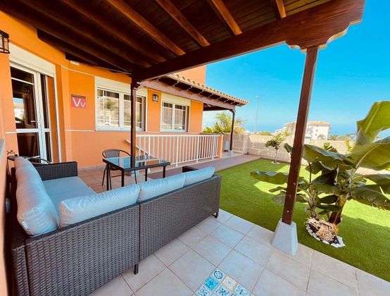Foto 1 de Venta de casa en Los Cristianos - Playa de las Américas de 4 habitaciones con terraza y jardín