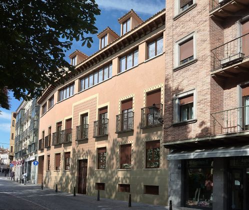 Foto 2 de Pis en venda a plaza De Doctor Laguna de 4 habitacions amb terrassa i garatge