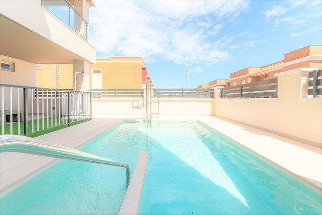 Foto 2 de Piso en venta en calle Eñe de 3 habitaciones con terraza y piscina