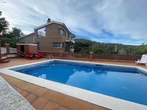 Foto 1 de Venta de casa en Corbera de Llobregat de 5 habitaciones con terraza y piscina