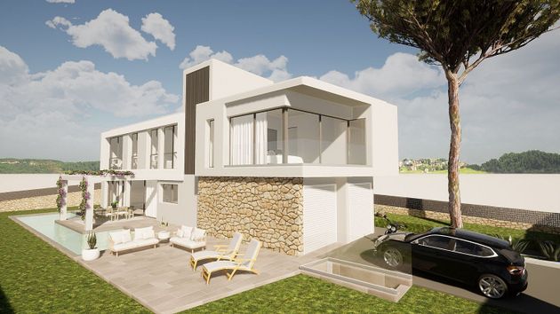 Foto 1 de Chalet en venta en S'Arenal-Son Verí de 4 habitaciones con terraza y piscina