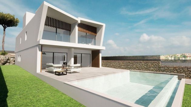 Foto 1 de Chalet en venta en S'Arenal-Son Verí de 7 habitaciones con terraza y jardín