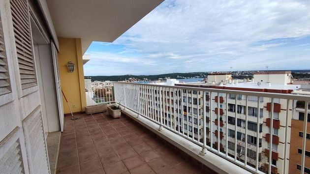 Foto 1 de Venta de piso en Maó de 4 habitaciones con terraza y balcón