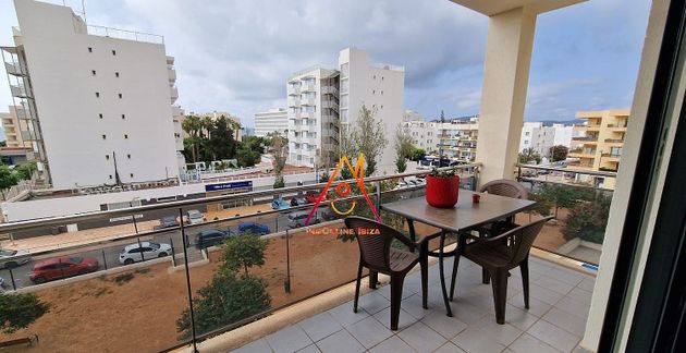 Foto 2 de Alquiler de piso en Ses Figueretes - Platja d'en Bossa - Cas Serres de 3 habitaciones con terraza y piscina
