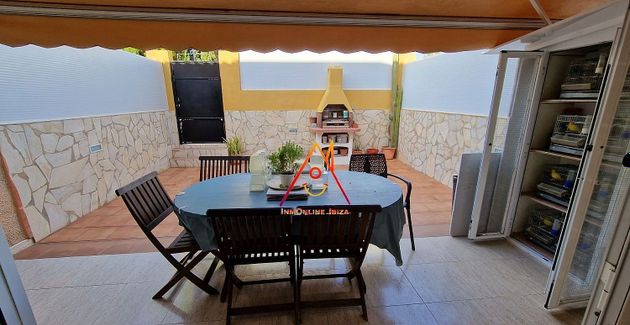 Foto 1 de Casa adossada en venda a Ses Figueretes - Platja d'en Bossa - Cas Serres de 3 habitacions amb terrassa i garatge
