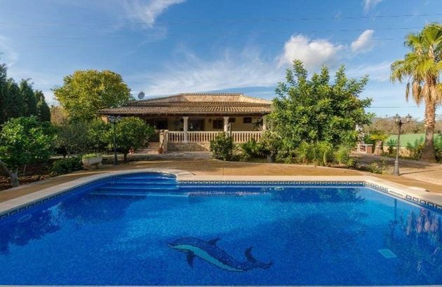 Foto 2 de Chalet en venta en Lloseta de 4 habitaciones con terraza y piscina