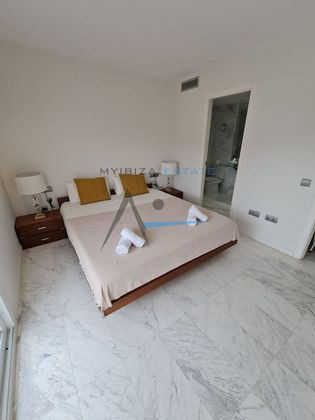 Foto 2 de Piso en alquiler en Marina Botafoc - Platja de Talamanca de 3 habitaciones con terraza y piscina