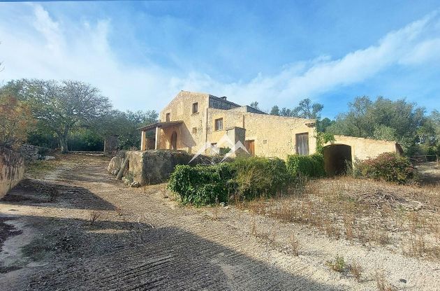 Foto 1 de Casa rural en venta en Sant Joan de 4 habitaciones con jardín y balcón