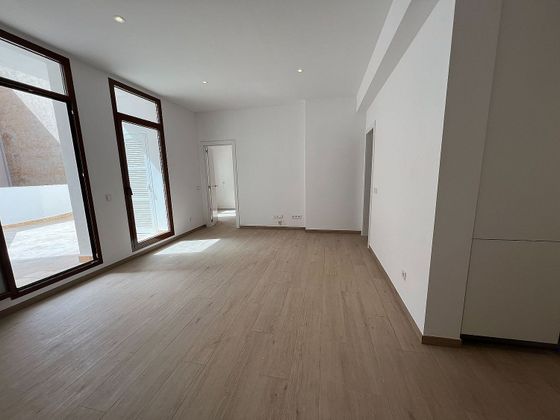 Foto 2 de Alquiler de piso en Mercat  - La Missió - Plaça dels Patins de 2 habitaciones con terraza y aire acondicionado