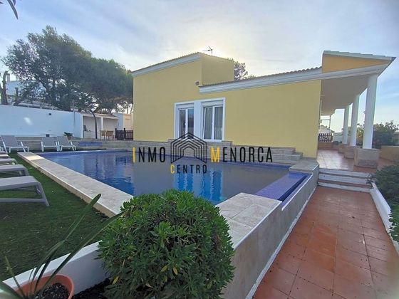 Foto 1 de Chalet en venta en Cala Blanca de 4 habitaciones con terraza y piscina