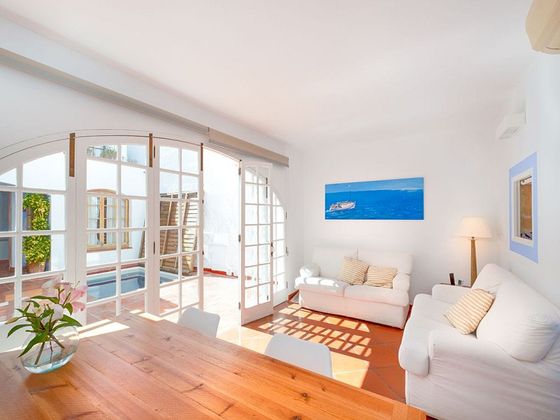 Foto 2 de Casa adossada en venda a Ciutadella de 5 habitacions amb terrassa i piscina