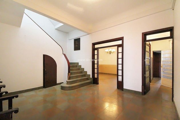 Foto 2 de Casa en venda a Mercat  - La Missió - Plaça dels Patins de 5 habitacions amb terrassa i balcó
