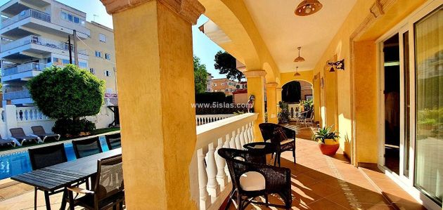 Foto 2 de Venta de chalet en Palmanova de 6 habitaciones con terraza y piscina