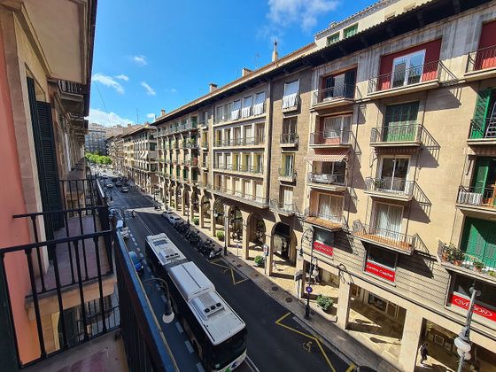 Foto 2 de Piso en alquiler en La Llotja - Sant Jaume de 5 habitaciones con balcón y calefacción