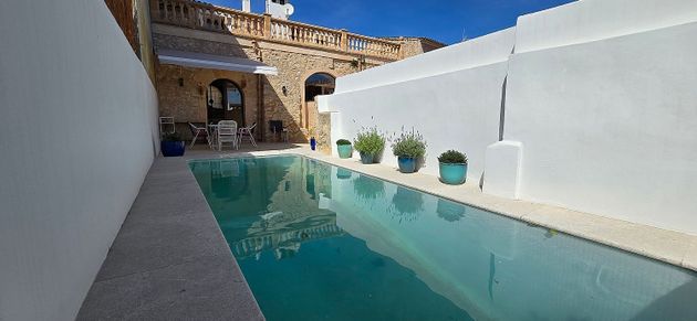 Foto 1 de Venta de casa adosada en Montuïri de 3 habitaciones con terraza y piscina