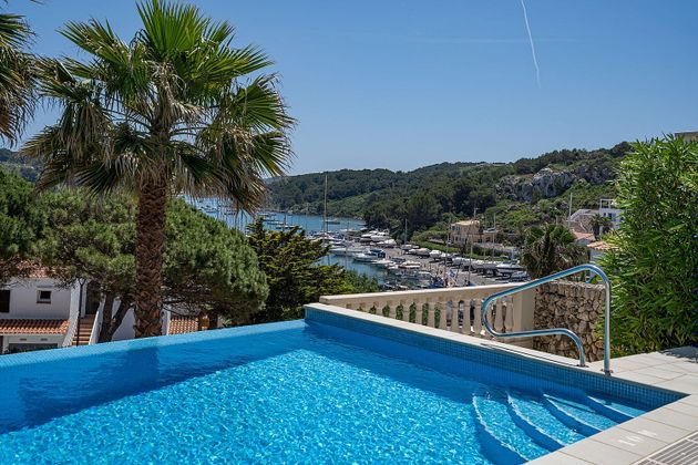 Foto 1 de Chalet en venta en Mercadal (Es) de 4 habitaciones con terraza y piscina