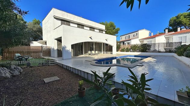 Foto 2 de Chalet en venta en Mercadal (Es) de 3 habitaciones con terraza y piscina