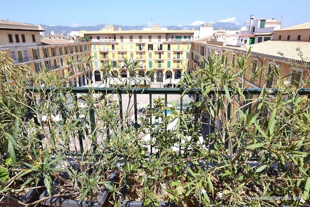 Foto 2 de Àtic en venda a Mercat  - La Missió - Plaça dels Patins de 3 habitacions amb terrassa i balcó