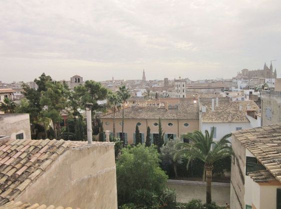Foto 2 de Àtic en venda a La Llotja - Sant Jaume de 3 habitacions amb terrassa i balcó
